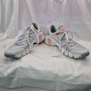 8.5 Nike Metcon Athletic Shoes in Gray and Pink